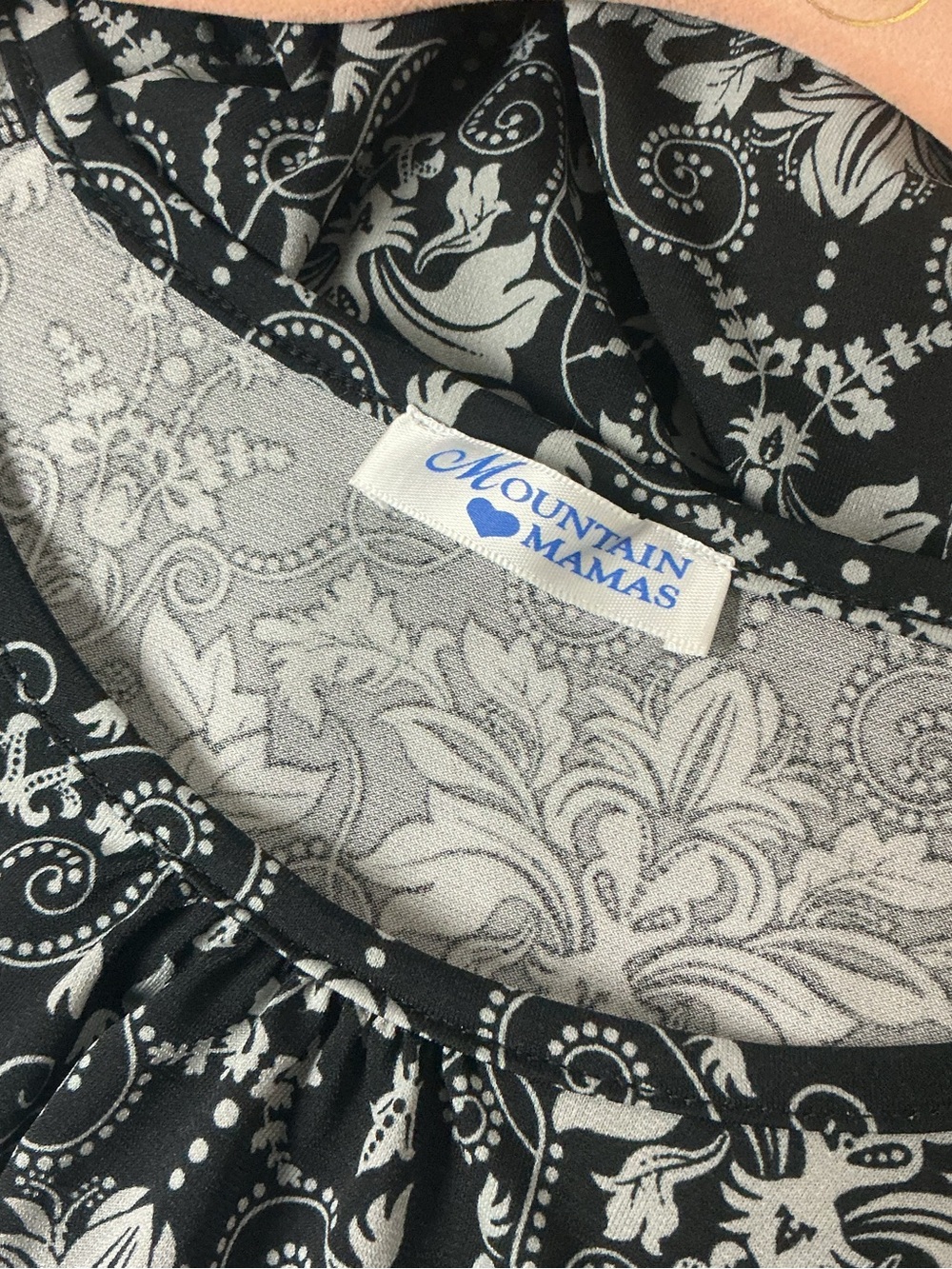 Mountain Mamas Women's Printed Top Size L/XL - Picture 3 of 4